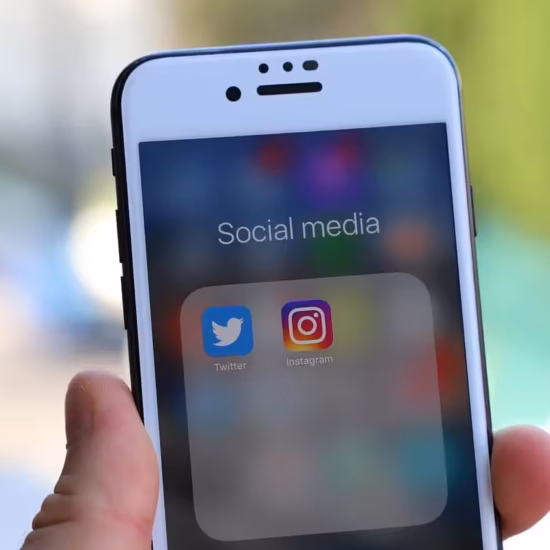 iphone, smartphone, social media