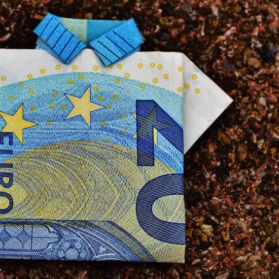 the last shirt, dollar bill, 20 euro