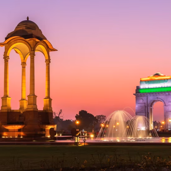 india gate canopy night illuminated view new delhi india