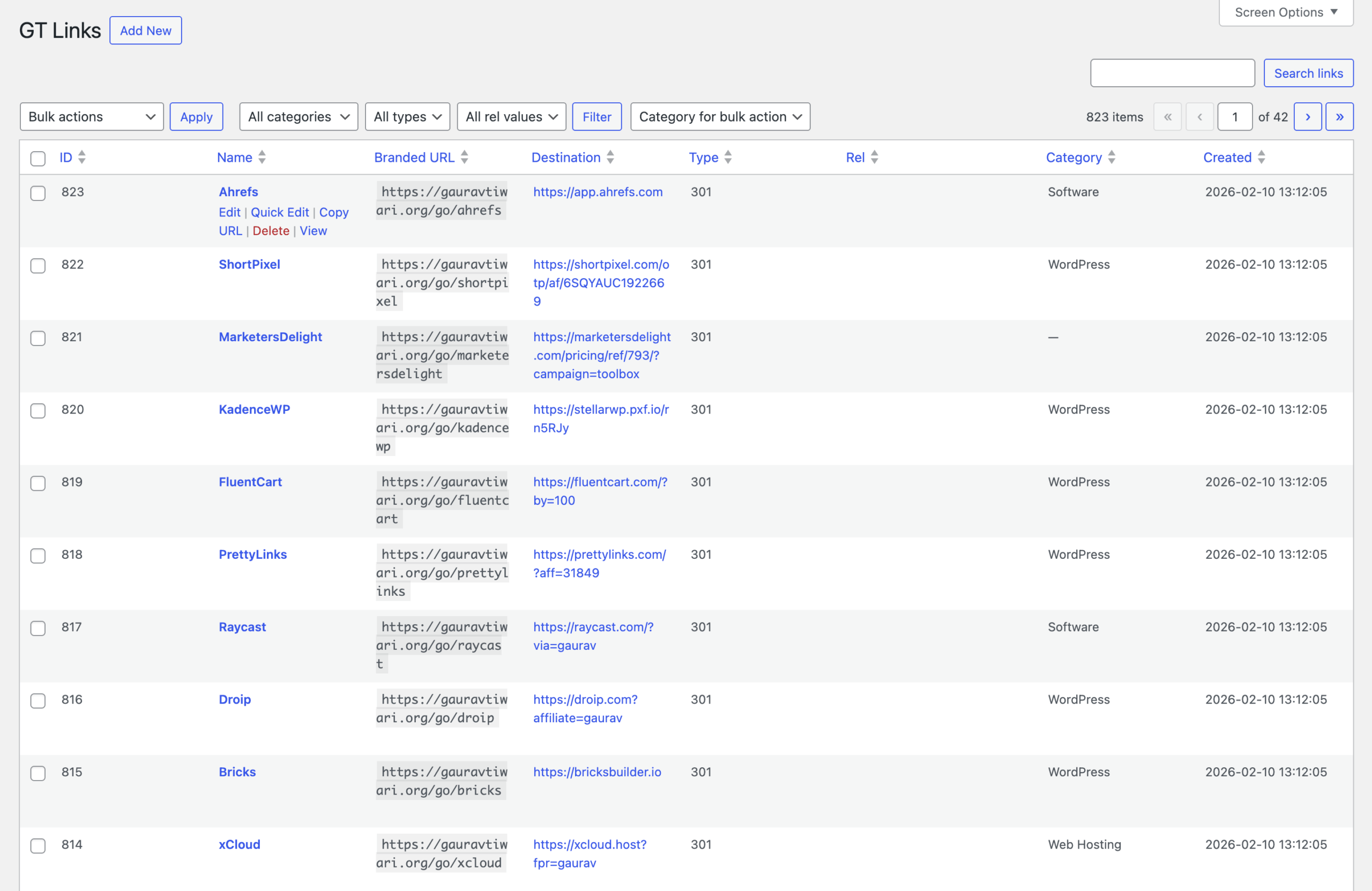 GT Link Manager links overview with categories, tags, and bulk edit options